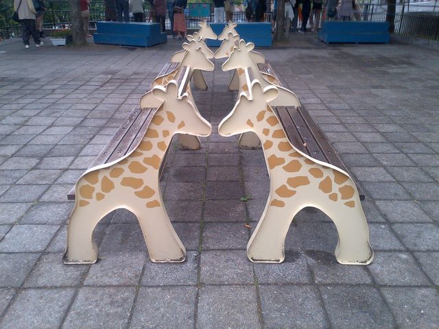 �L�����̃x���`_���R������