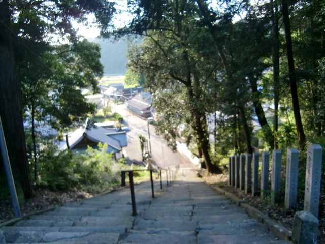 �}�ȐΒi�ł���_���ɐ��O�{�L���_��