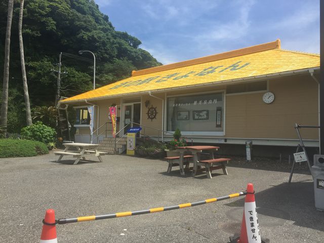 黄色い屋根が目立ちます_道の駅 きょなん