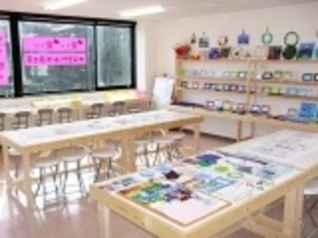 �����̂��̂�����B_�K���X�A�[�g�̌��H�[�ɓ��w�O�̌�����