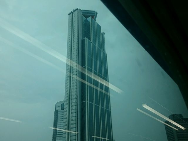 �j���[�g�����̎ԑ�����_�g���[�h�Z���^�[�O�w