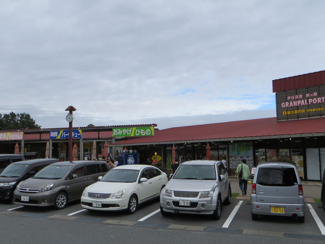 �O��_�ɓ��������̉w�����ς�ہ[��