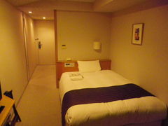 KṽzevUAlbNXւ̓eʐ^1