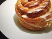 �}�J��������̃X�^�[�o�b�N�X�R�[�q�[�����܂��A�v���[�Y�^���[�X�̓��e�ʐ^1