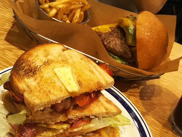 ^Jg~|J.S. BURGERS CAFE ~lrܓX̓eʐ^1