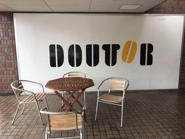 ~Nۂ̃hg[R[q[Vbv VXiGOURMET COFFEE DOUTORj̓eʐ^1