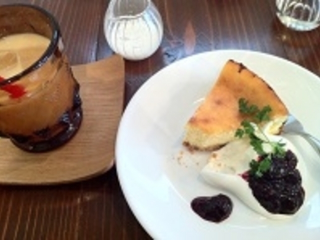 䂫Ȃ̃JtF VI̓eʐ^1