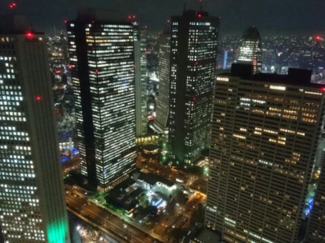 サンセット後の超高層ビル街_東京都庁舎展望室