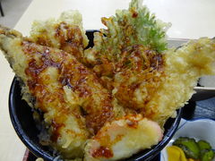 「げんぎょ丼」のアップ　天ぷらが大きい_道の駅 親不知ピアパークレストピア
