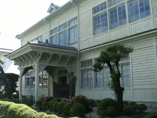 旧高梁尋常高等小学校本館】アクセス・営業時間・料金情報