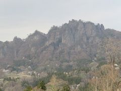ごつごつとした峰が連なる山の形は印象に残ります - 妙義山のクチコミ