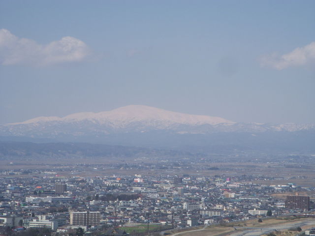 �R�`�s�����猎�R�B_���R