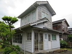 �L������̐��͍��ȉf��L�O�قւ̓��e�ʐ^1