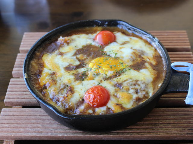 ���X�g�����ŐH�ׂ��J���[���@�X�O�O�~_�R�ʌ΃l�C�`���[�Z���^�[