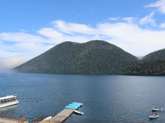 �ڂ̑O�ɑR�ʌ�_�R�ʌ΃l�C�`���[�Z���^�[