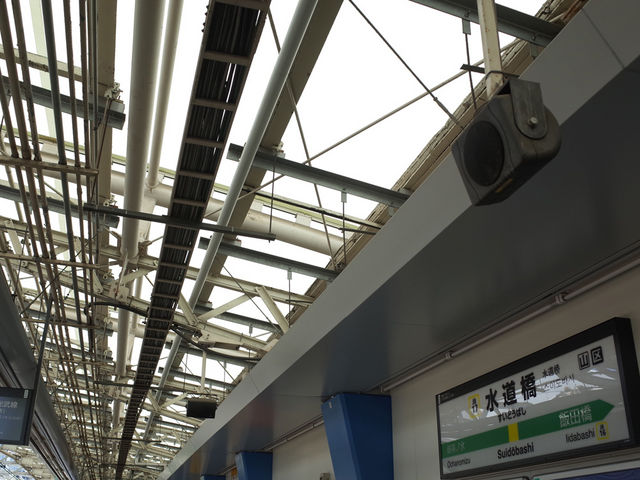 �z�[���̓�������グ��ƁA��������̓S���������Ă��܂��B_JR�������w