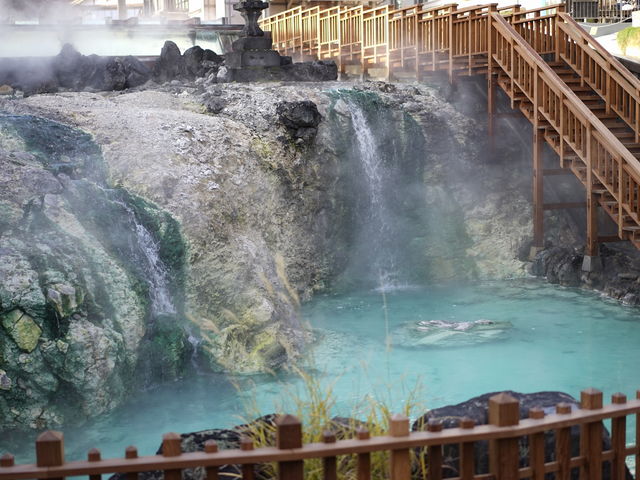 �����A�R�o���g�u���[�ɐF�Â����r�ł��B
���ӂ̊��ؐ��̒ʘH����Ȃ��i�͂��ꂢ�ł����B_���Ó���