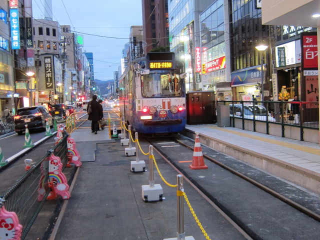 �D�y�s�d�̒◯�����������̂̐^�񒆂ɂ���܂��B_��������