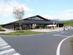 �Ƃ�����񂳂�̓��̉w ����ւ̓��e�ʐ^1