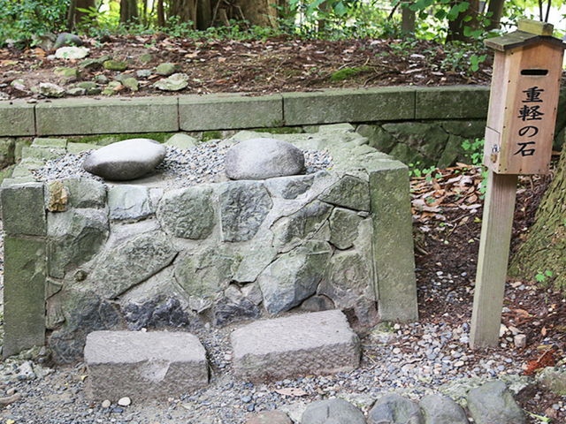 �΂̋ʐ΁i�d�y�̐΁j_�\�F�_��