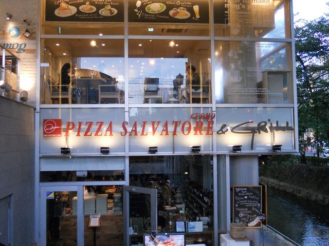 񂳂̃T@g[ NI SALVATORE CUOMO &GRILL s O̓eʐ^1