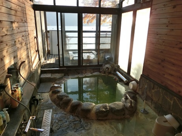 �z�e���Ώ㉑�̉���_���T������