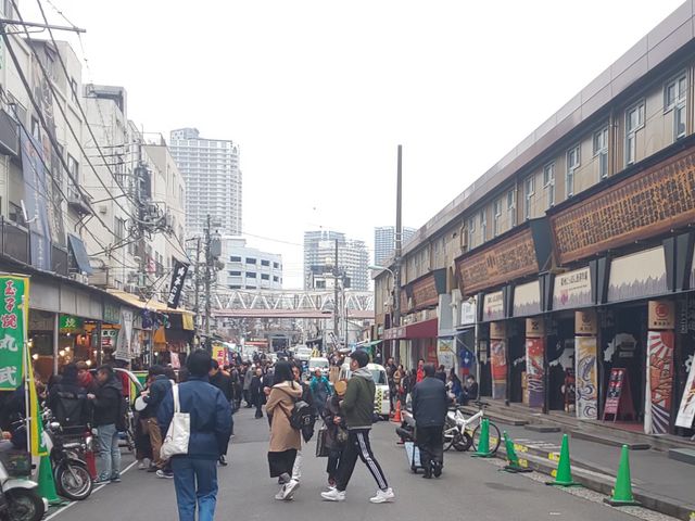 �z�n��O�s��A�l�̏��Ȃ����ɃV���b�^�[_�z�n��O�s��