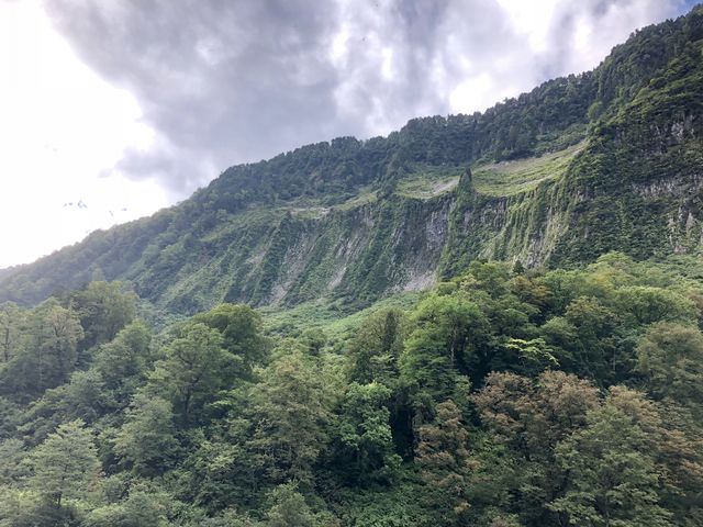 渓谷横に悪城の壁_称名峡谷