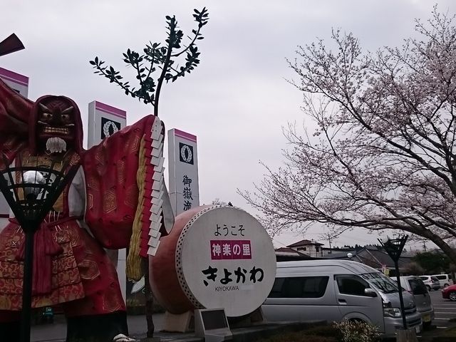 ��Ԑ_�y�̃��j�������g_���̉w ���悩��