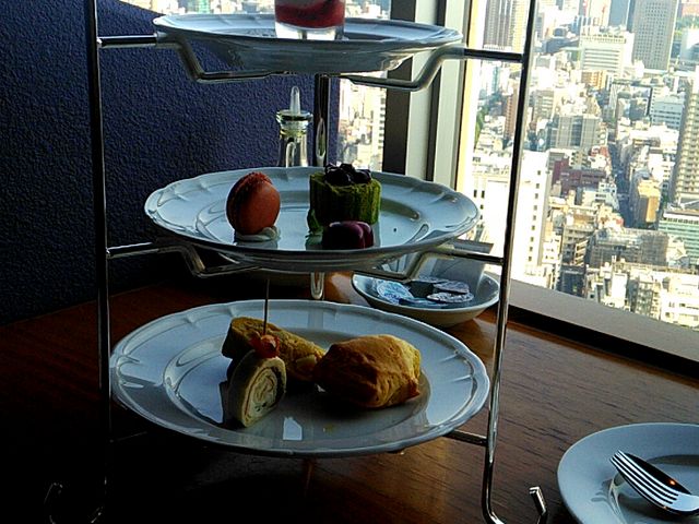 �R�i�X�^���h_�X�J�C���E���W���_�C�j���O�@�A�[�e�B�X�g �J�t�F