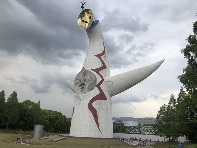 �Ő��Ɉ͂܂ꂽ��_���z�̓�