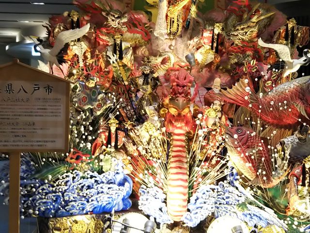 2�K�ɂ��オ���Č��ė~����_���˃|�[�^���~���[�W�A�� �͂���