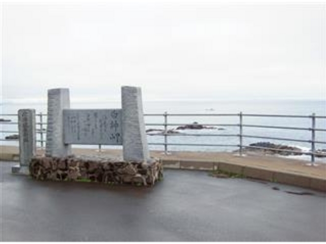 「北海道最南端碑&白崎岬歌碑」と岬の先端風景_白神岬