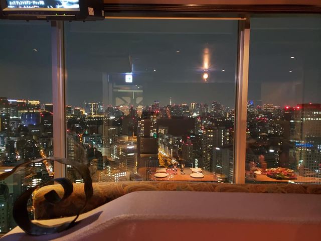 �n��150������̖�i_�X�J�C���E���W���_�C�j���O�@�A�[�e�B�X�g �J�t�F