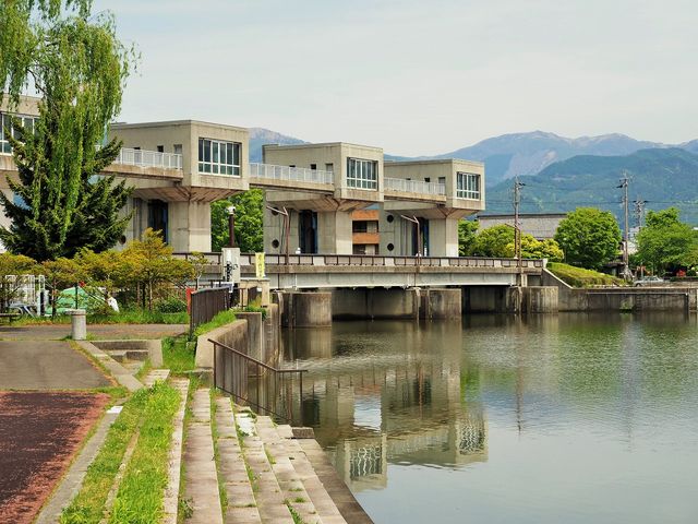五月の釜口水門_岡谷湖畔公園
