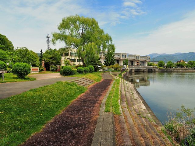 五月に釜口水門_岡谷湖畔公園