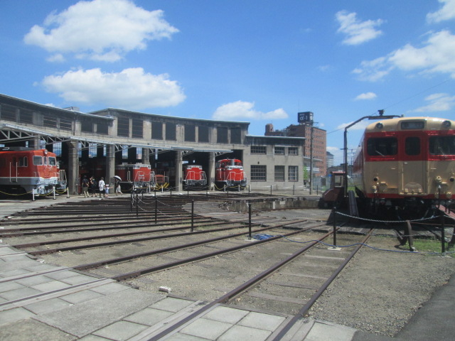 ԗ]ăA^}OɂČɓ_ÎR܂Ȃт̓S