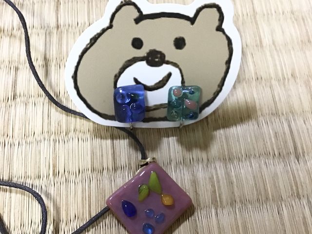 前回のイヤリングと今回のペンダントです。見てると嬉しくてついニヤニヤしちゃいます。_ゆう工房 名古屋栄教室 ☆陶芸・銀アクセ・ガラス工芸