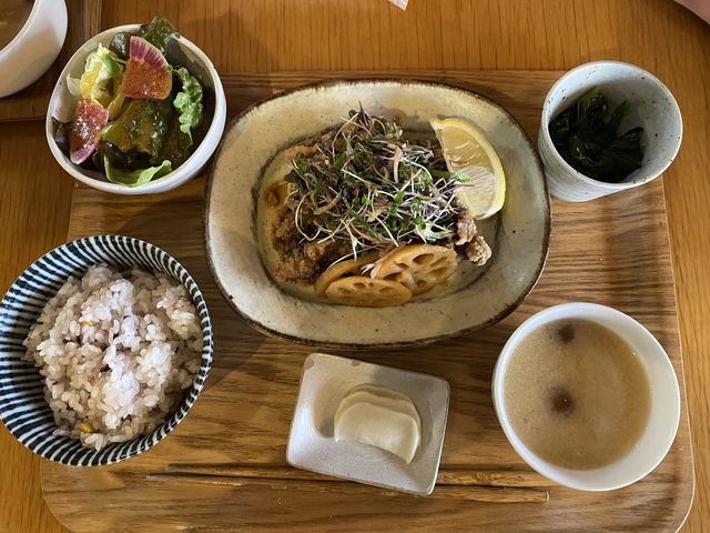 }CA~̌ÖƃJtF RnLb`̓eʐ^1