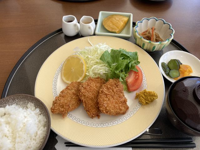 �ʏ탁�j���[�̑��Ɂ@�T�ւ��H�ł��������j���[������悤�ł��B
_�����h�ɃT�����C�N����