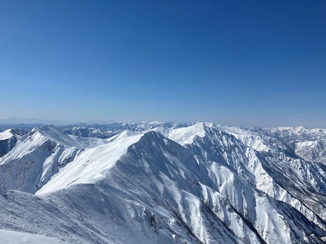 �y�R���߂��z�����̃}�i�C�^�O���ɑ����Ő��B�n������̍����ɐ�ԎR�A�E�[�̑�`���c��R_�V�_��