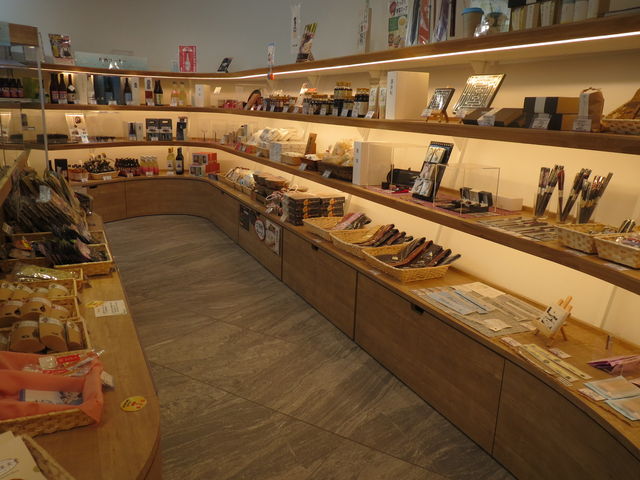 ���y�Y�R�[�i�[�@�X�����ǂ񂪂��X�X��_���̉w�u�J��-AMAHARASHI�v