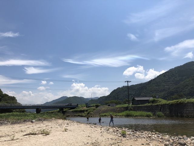 �R���͐�̐��A��̂����炬�A�g�̉��c�{���Ɏ��R�L���ȏꏊ�ɂ���܂��B_����C������