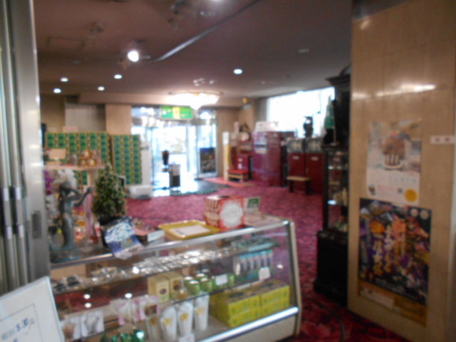 �������h������