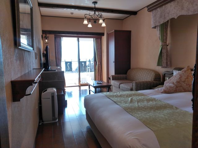 [Y_ułBxmR͉EȂ̂ŁA\t@̌tŁAxbh̑炵܂B_rX^xm͌