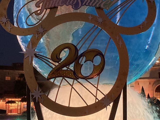 �G���g�����X_�����f�B�Y�j�[�V�[(R)