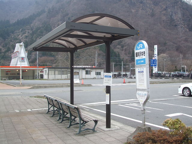 �i�q����w�\���@���S�o�X�̂��
�y���w�s���A���o�X���A�ڑ����Ă��܂��B_JR����w