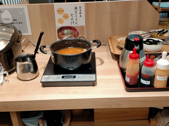 ���сA�J���[�A���X�`�A�T���_�R�[�i�[�ł��B_�z�e���E�B���O�C���^�[�i�V���i���r��