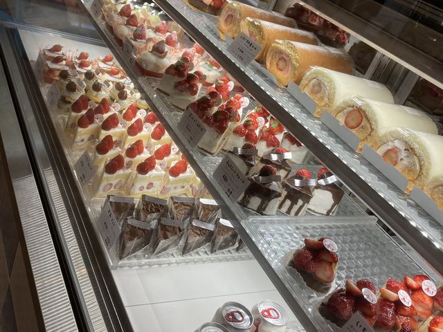 �אڂ���Ă�P�[�L������̃P�[�L�𔃂��ċA��܂����B
�ƂĂ��������������ł�_�}���삢�����_��