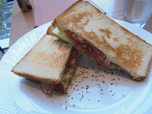 zbgThBLT_ɕ\Q KITTEÉX